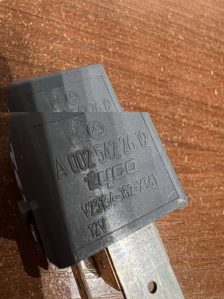 Mercedes-Benz A W169 (2004 - 2012)  A0025422619 Реле аварийных фонарей