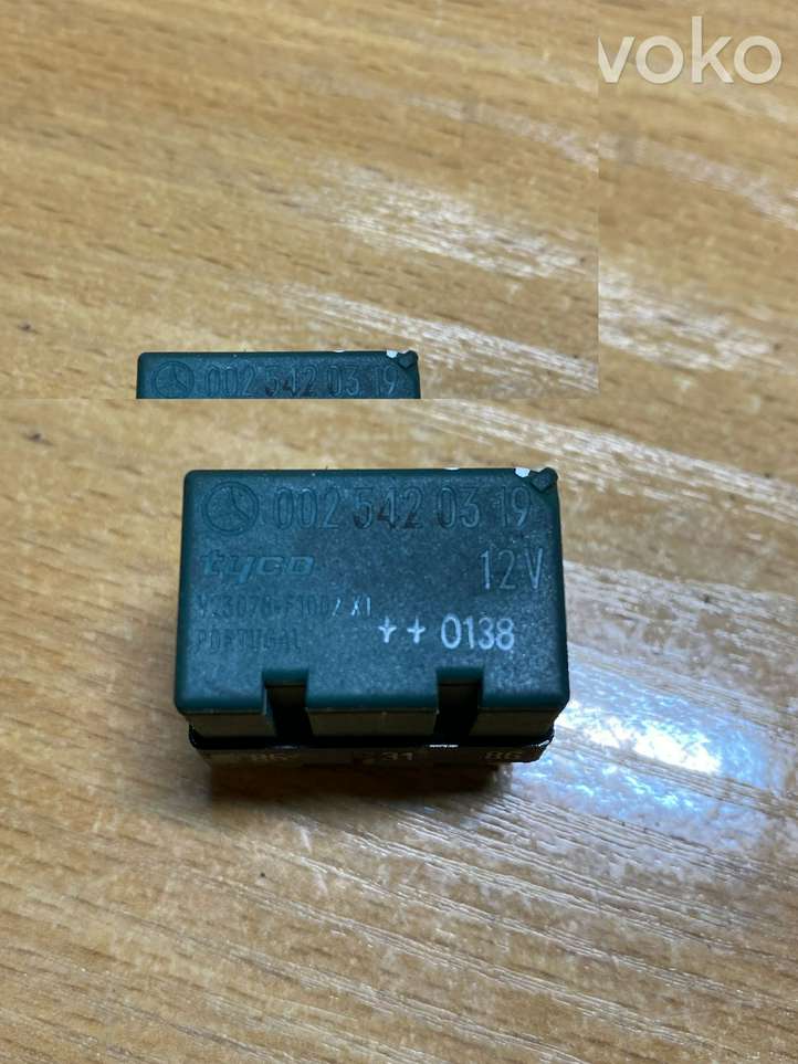 Mercedes-Benz C W203 (2000 - 2007)  0025420319 Реле аварийных фонарей