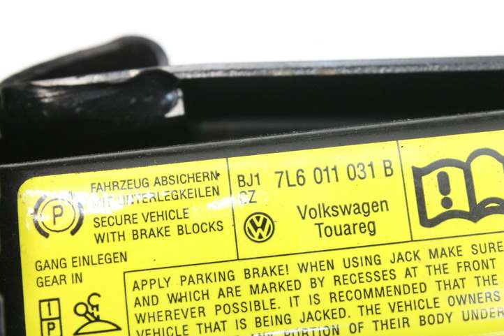 Volkswagen Touareg I (2002 - 2010)  7L6011031B Другая деталь салона