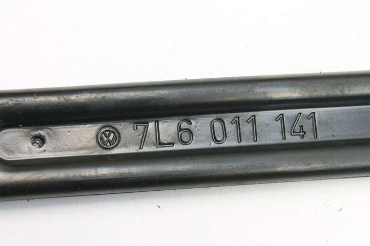 Volkswagen Touareg I (2002 - 2010)  7L6011031B Другая деталь салона