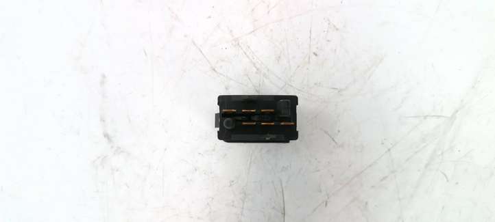Volkswagen Bora (1998 - 2005)  1J0953235A Включатель обогрева стекла с помощью электричества