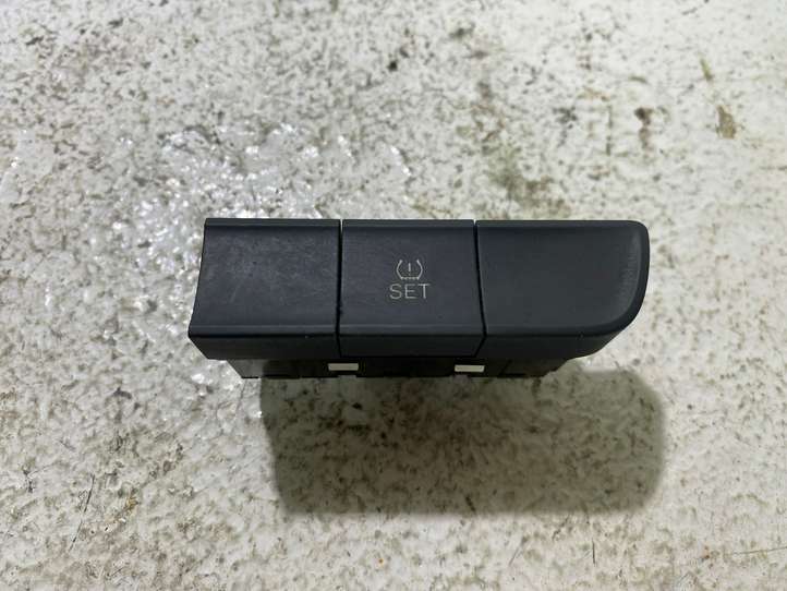 Audi A1 (2010 - 2014)  8X0959674B Другие включатели / ручки/ переключатели