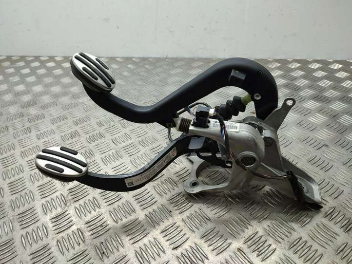 Mini One Cooper Coupe R56 (2004 - 2014)  6790638 Педаль