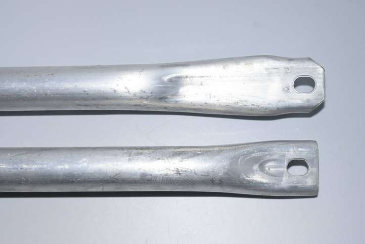 BMW 5 F10 F11 (2009 - 2016)  7180316 Другая деталь отсека двигателя