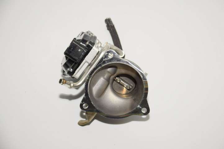 BMW 7 G11 G12 (2015 - 2022)  8574820 Клапан EGR