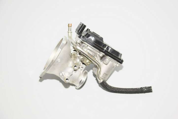 BMW 7 G11 G12 (2015 - 2022)  8574820 Клапан EGR