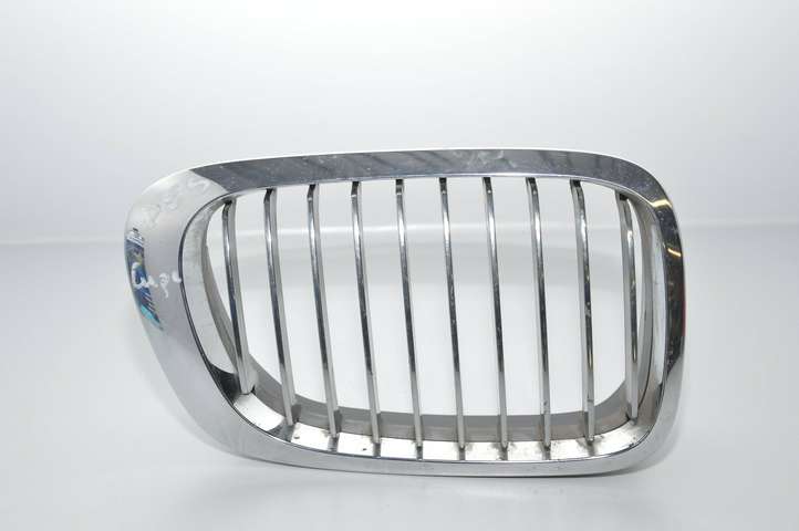 BMW 3 E46 (1998 - 2005)  8208668 Верхняя решётка