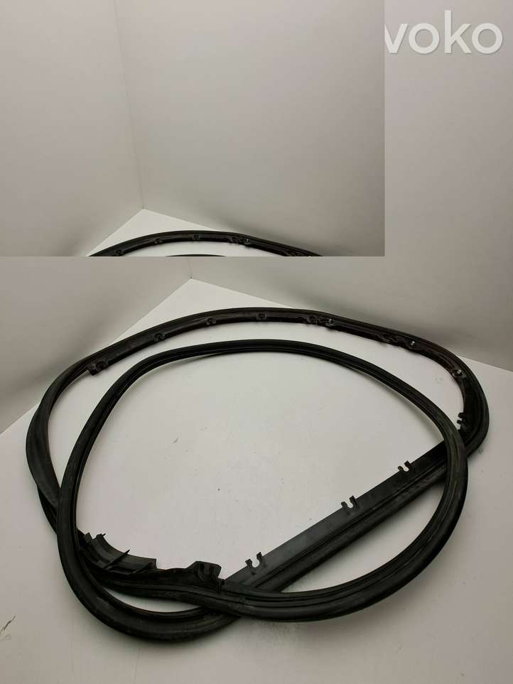 Audi A6 (2004 - 2008)  4F0833345C Уплотнительная резина на задних дверях