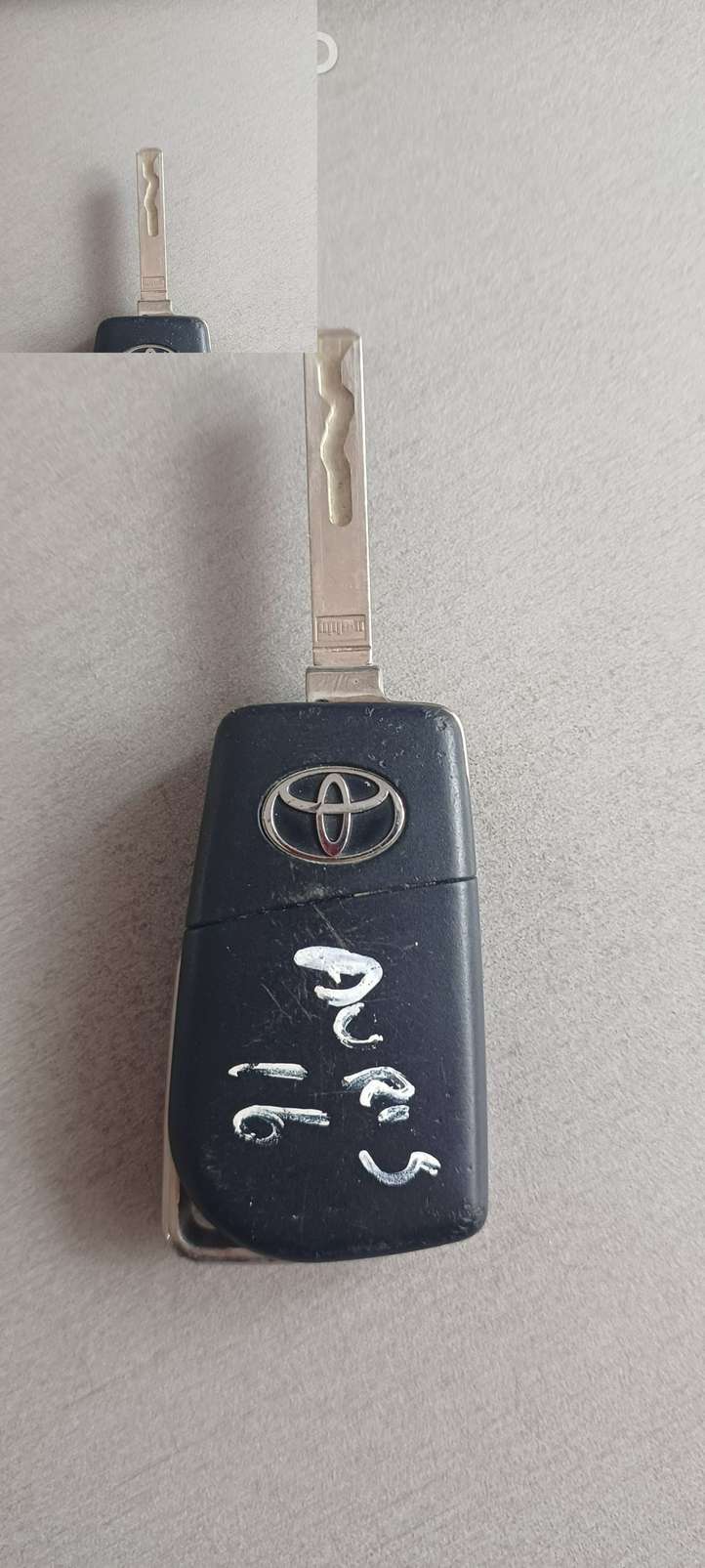 Toyota Auris E180 (2012 - 2018)   Ключ / карточка зажигания