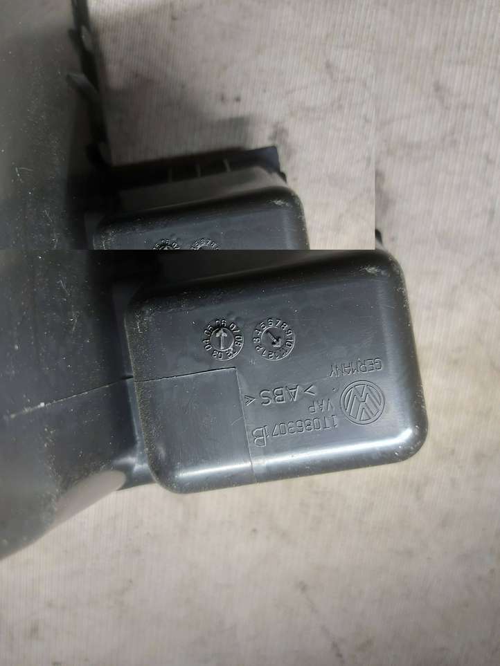 Volkswagen Touran I (2003 - 2010)  1T0863071B Ящик для вещей