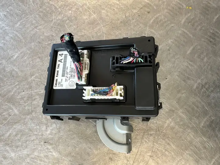 Nissan Juke I F15 (2010 - 2018) 116RAI000280 Модуль комфорта — фото 1