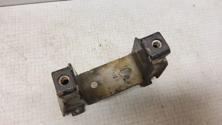 Volkswagen Polo (2001 - 2005)   Другая деталь отсека двигателя