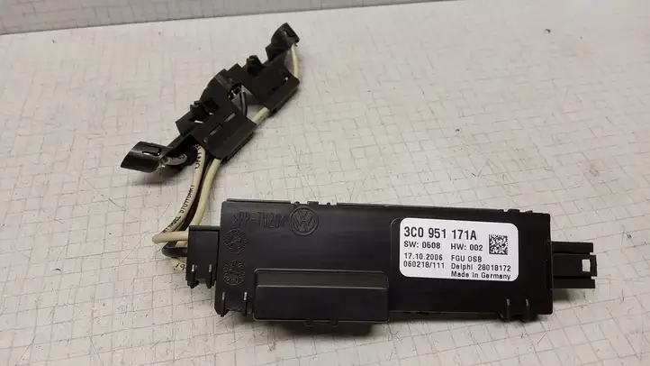 Volkswagen PASSAT B6 (2005 - 2010) 3C0951171A Ультразвуковой датчик — фото 1