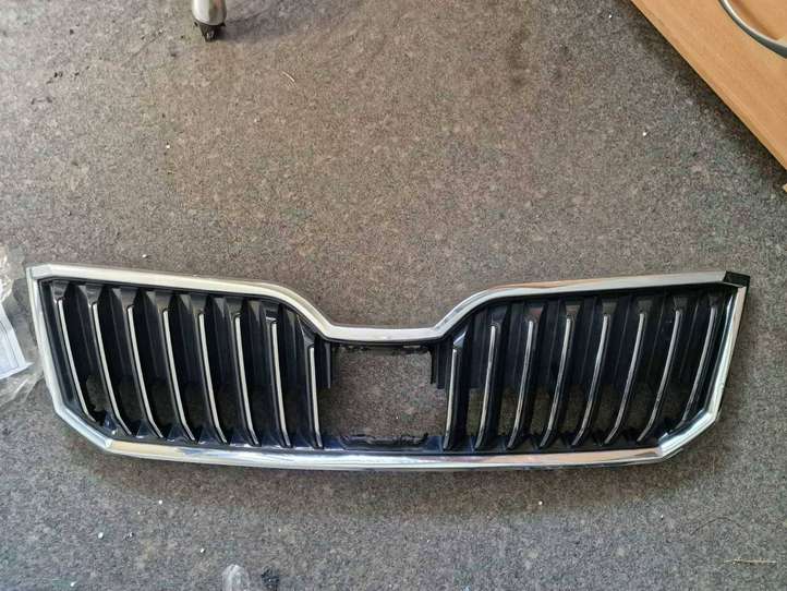 Skoda Superb B8 (3V) (2015 - 2023)  3V0853653B Верхняя решётка