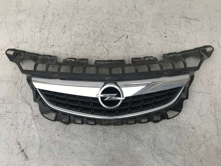 Opel Astra (2009 - 2012)  13266577 Верхняя решётка