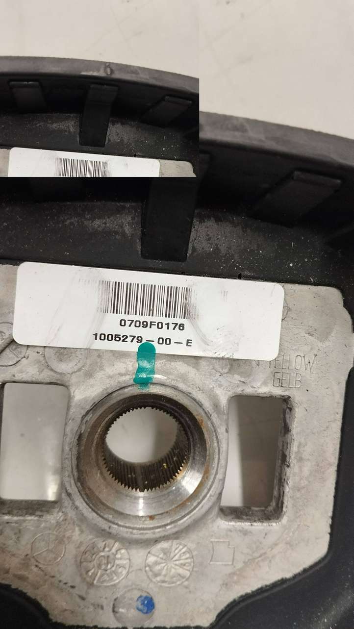 Tesla Model S (2016 - 2021)  100527900e Руль