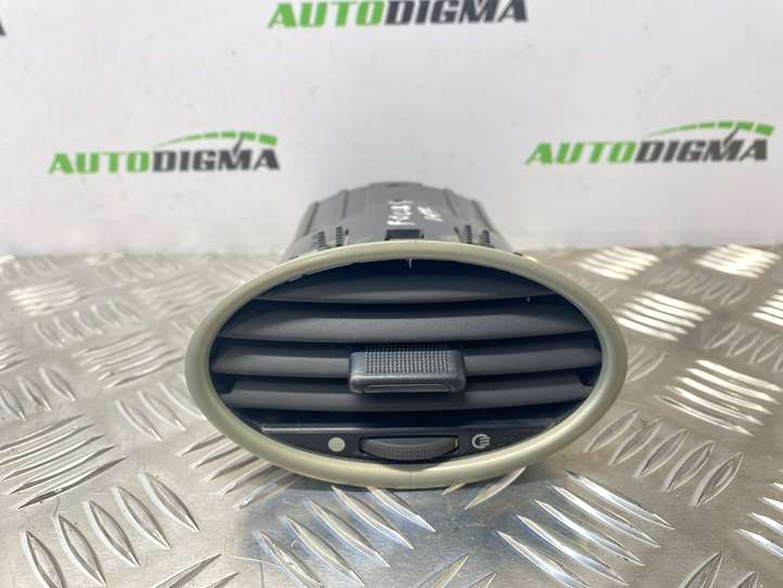 Ford Focus (1998 - 2004)  4M51A014L21AE Центральный дефлектор
