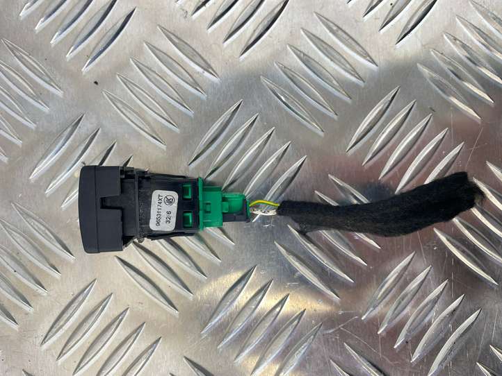 Peugeot 407 (2004 - 2011)  96531174XT Включатель открытия топливного бака