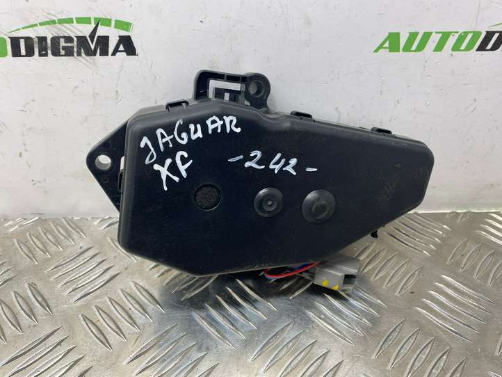 Jaguar XF (2007 - 2015)  AF6314B529AE Притягиватель задней крышки