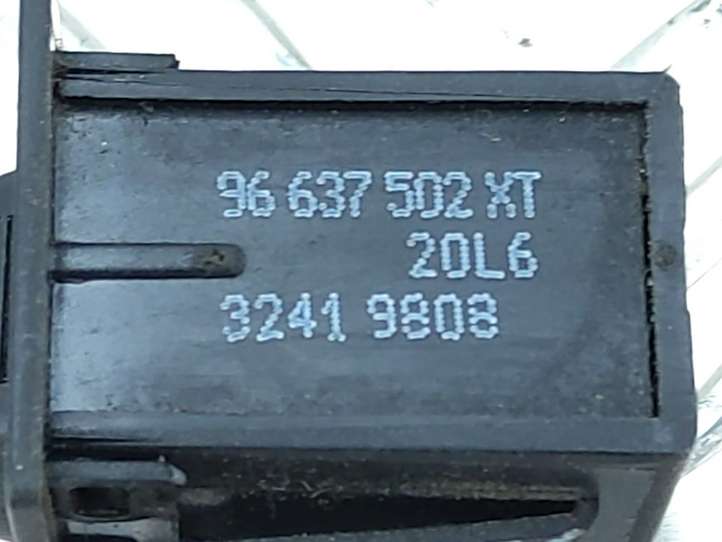 Citroen C4 Picasso (2006 - 2013)  96637502XT Включатель обогрева