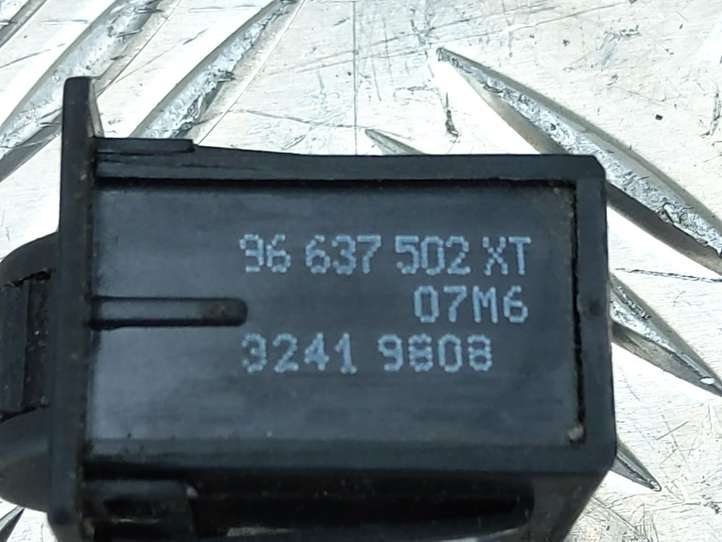Citroen C4 Picasso (2006 - 2013)  96637502XT Включатель обогрева