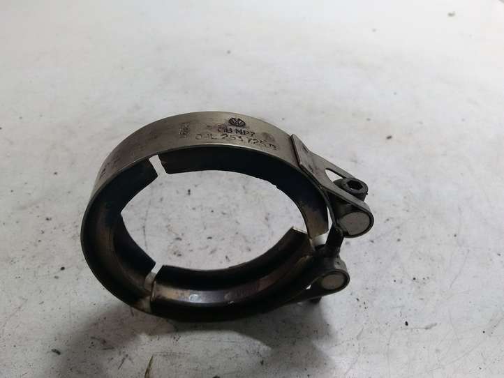 Audi A4 (2011 - 2015)  04L253725B Соединение глушителя
