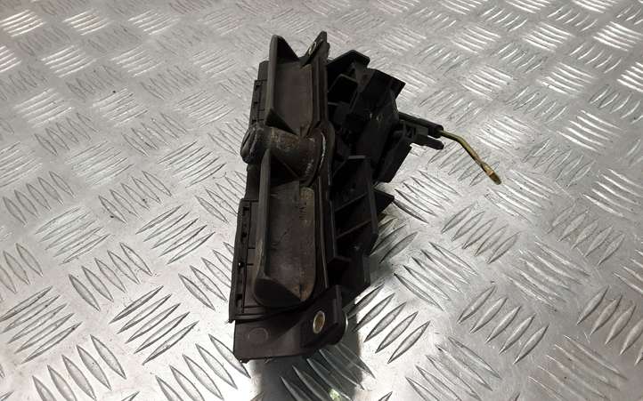 Audi A6 (1997 - 2001)  8D9827565H Ручка задней крышки