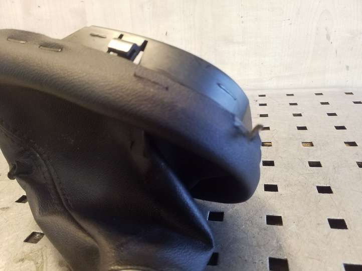 Seat Altea XL (2004 - 2015)  5P0863279 Отделка рычага переключения передач (кожа, головка)