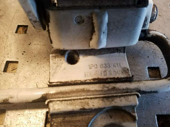 Seat Altea XL (2004 - 2015)  1P0833411 Нижняя петля задней двери