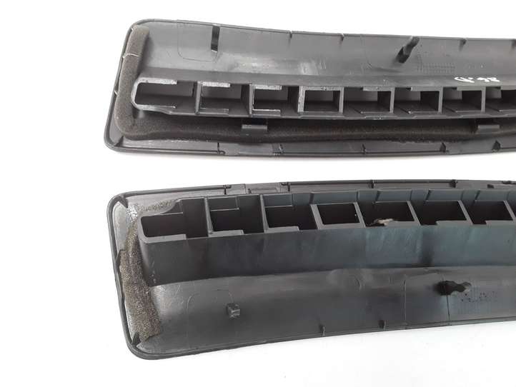 Fiat Croma (2005 - 2011)  735364146 Воздушная решётка окна