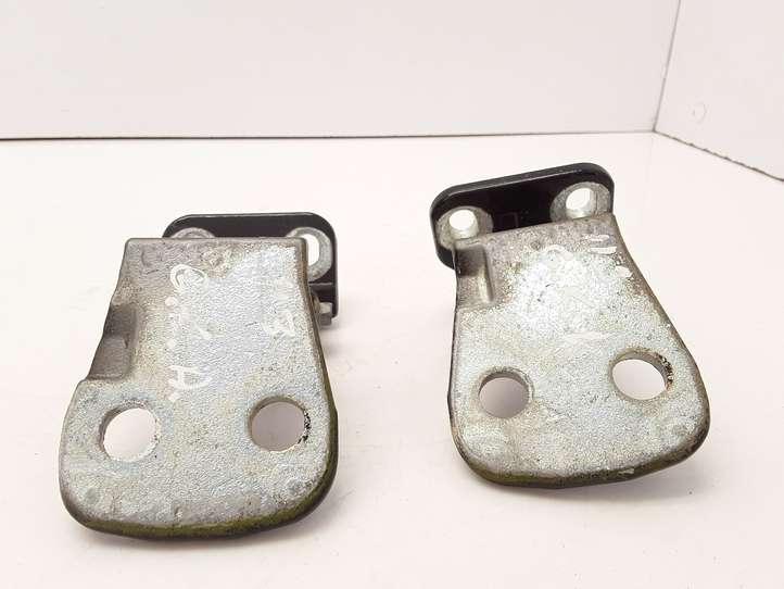 Land Rover Discovery (2004 - 2009)  BDB780052  Комплект петель задней двери