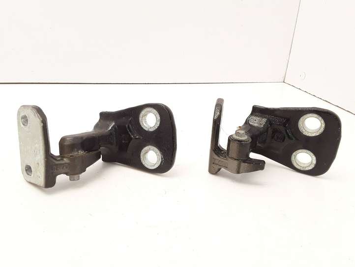 Land Rover Discovery (2004 - 2009)  BDB780052  Комплект петель задней двери