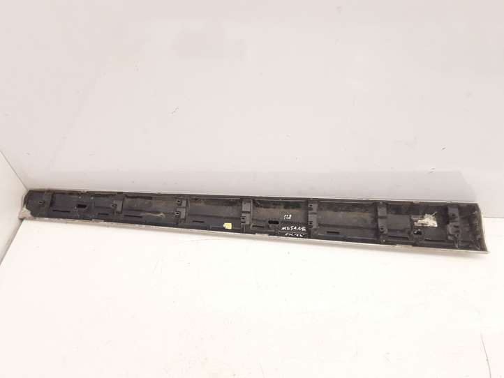 Renault Megane III (2009 - 2016)  808776304R Отделка (молдинг) передней двери