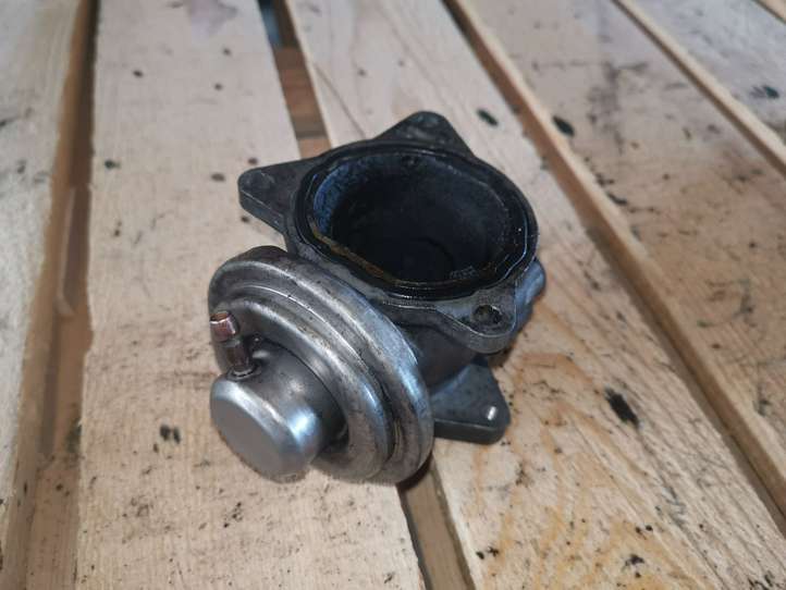Volkswagen PASSAT B6 (2005 - 2010)  038131501AN Клапан EGR