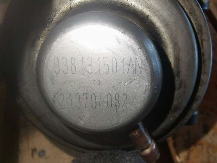 Volkswagen PASSAT B6 (2005 - 2010)  038131501AN Клапан EGR