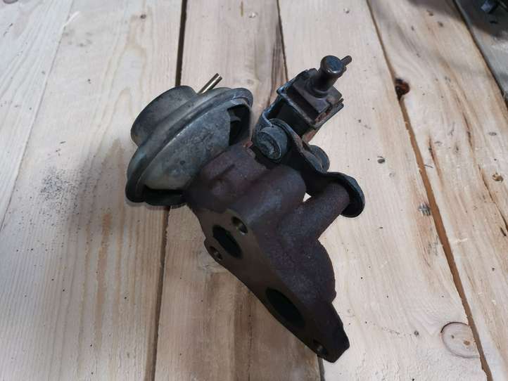 Toyota Avensis T220 (2000 - 2003)  2580027010 Клапан EGR