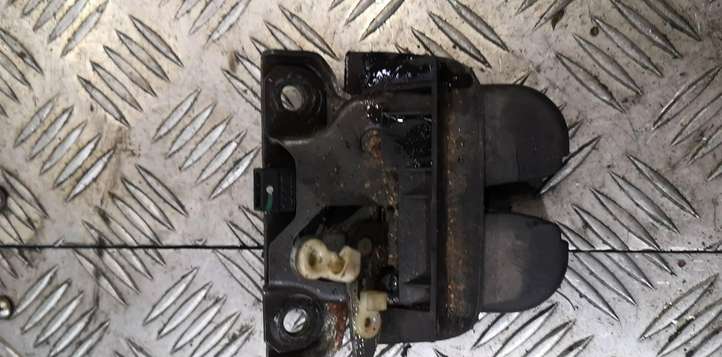 Audi A6 (2001 - 2004)   Замок задней крышки