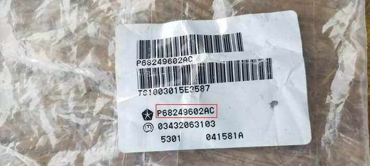 Jeep Grand Cherokee (2010 - 2021)  P68249602AC Ключ / карточка зажигания