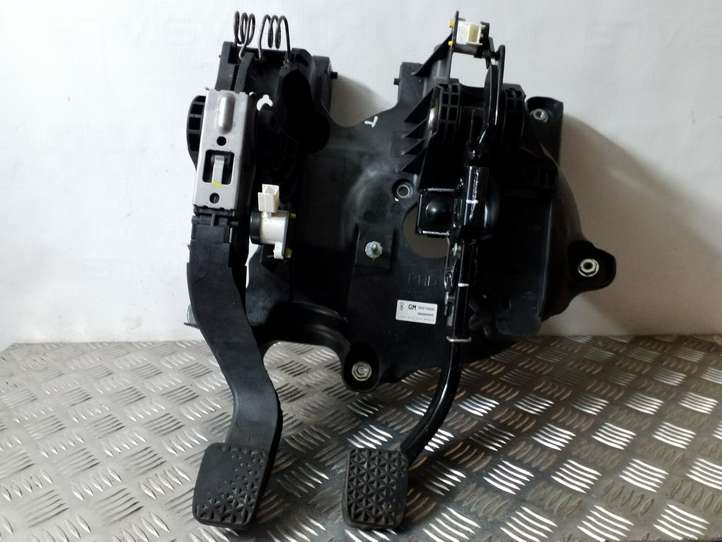Opel Mokka (2012 - 2016)  95079920 Педаль