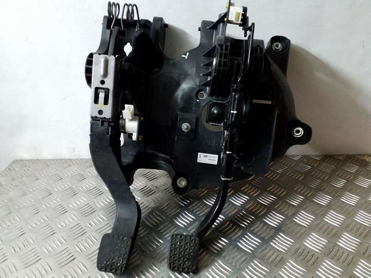 Opel Mokka (2012 - 2016)  95079920 Педаль