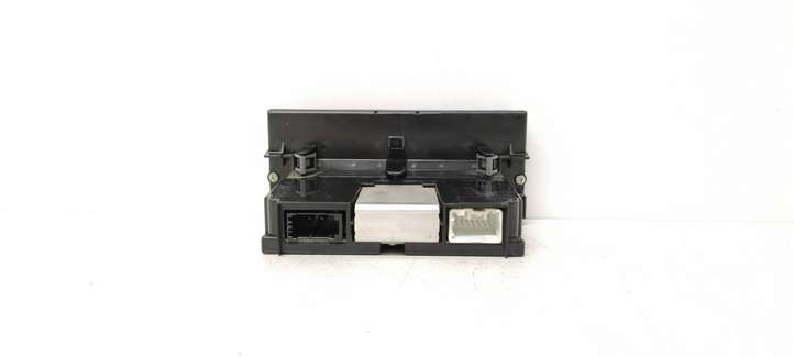 Volvo V50 (2004 - 2008)  30679647 Экран/ дисплей / маленький экран