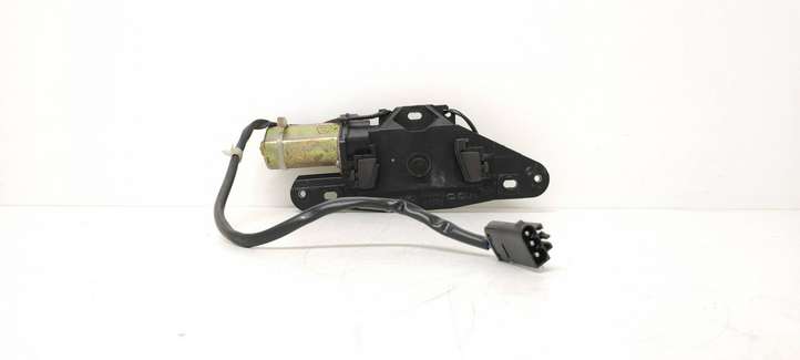 BMW 5 E39 (1996 - 2003)  67148362371 Притягиватель задней крышки