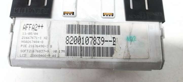 Renault Megane II (2002 - 2005)  8200107039 Экран/ дисплей / маленький экран