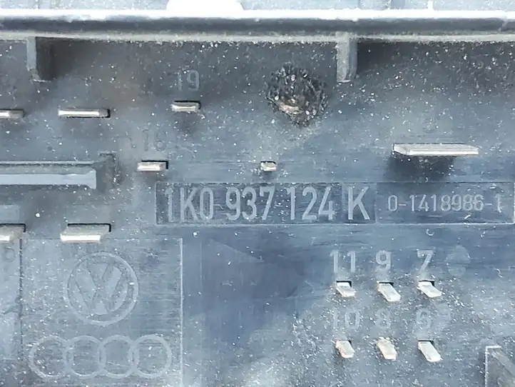 Seat Toledo III (5P) (2004 - 2009) 1K0937124K Блок предохранителей — фото 3