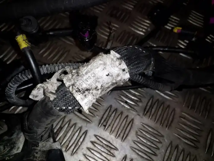 Audi Q7 (2009 - 2015)   Проводка двигателя