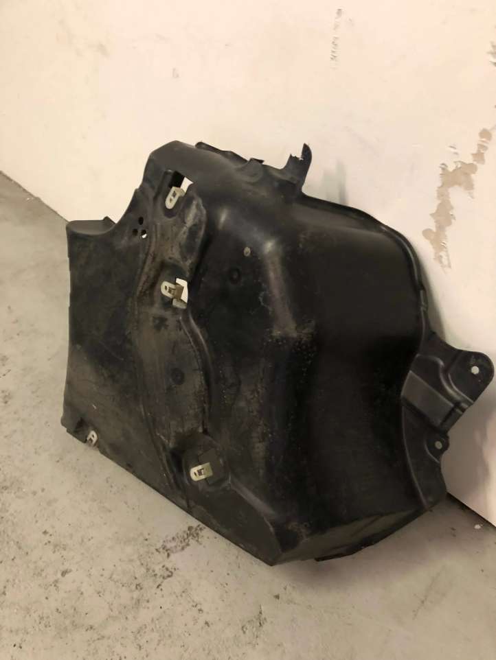 7351648 BMW 5 G30 G31 Kita dugno detalė