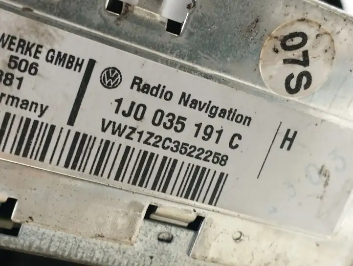 Volkswagen PASSAT B5.5 (2001 - 2005) 1J0035191C Магнитола / мультимедийная система — фото 3