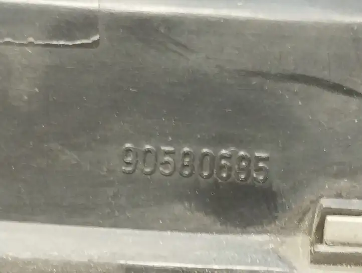 Opel Zafira A (1999 - 2003) 90580685 Верхняя решетка радиатора — фото 6
