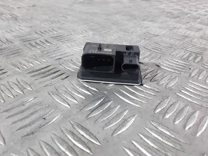 BMW X1 E84 (2009 - 2015)  857008702 Реле подогрева свеч