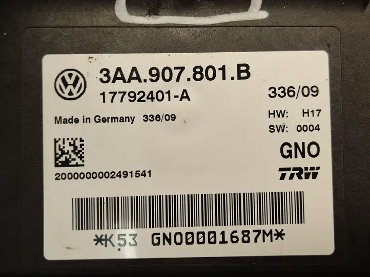 Volkswagen Tiguan (2007 - 2011) 3AA907801B Блок управления стояночным тормозом — фото 4